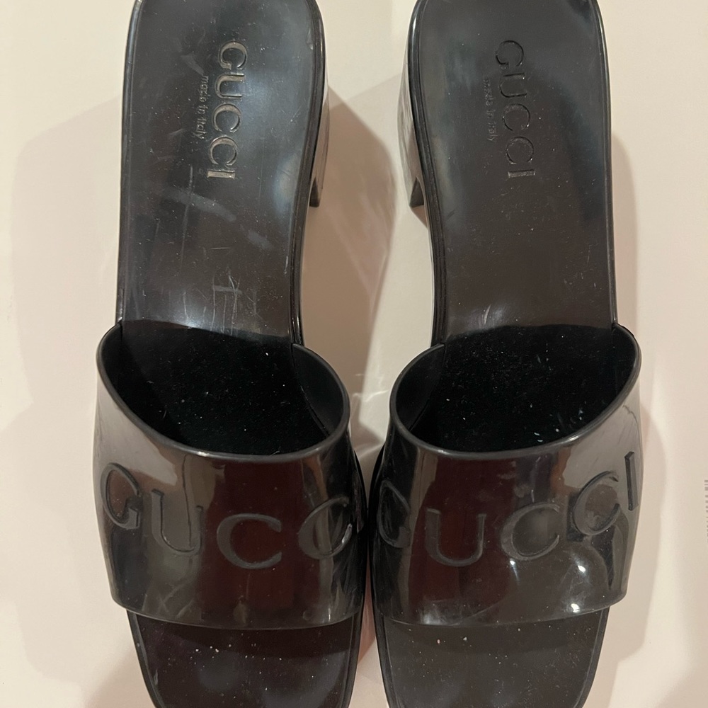 Gucci dark blue rubber sandals.